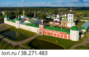 Вид с воздуха на Николо-Пешношский монастырь летним вечером на закате (2021 год). Стоковое фото, фотограф Pukhov K / Фотобанк Лори