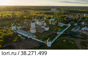 Вид с воздуха на Николо-Пешношский монастырь летним вечером на закате (2021 год). Стоковое фото, фотограф Pukhov K / Фотобанк Лори