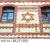 Звезда Давида на стене жилого дома  (XIX век). Калининград, улица Комсомольская, 28-30. Стоковое фото, фотограф Ирина Борсученко / Фотобанк Лори
