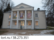 Выставочный дом в Абрамцево (2022 год). Редакционное фото, фотограф Дмитрий Неумоин / Фотобанк Лори