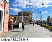 Светланская улица во Владивостоке осенью. Россия (2022 год). Редакционное фото, фотограф Овчинникова Ирина / Фотобанк Лори