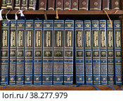 Talmud books in the synagogue of Romanian Jews in Rosh Pina (2022 год). Редакционное фото, фотограф Irina Opachevsky / Фотобанк Лори