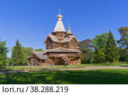 Церковь Рождества Богородицы из села Передки (1531 г.)  Музей деревянного зодчества в Витославицах, Великий Новгород. Солнечный день в сентябре. (2022 год). Редакционное фото, фотограф Сергей Рыбин / Фотобанк Лори