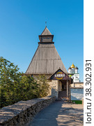 Ресторан "Башня". Власьевская башня кремля. Псков (2019 год). Редакционное фото, фотограф Александр Щепин / Фотобанк Лори