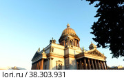 St Isaac Cathedral on sunset. White night. Museums Isaac's Square. Unique urban landscape center Saint Petersburg (2020 год). Редакционное видео, видеограф Aleksandr Golubev / Фотобанк Лори