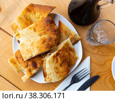 Slices of traditional Georgian bread shotis puri on dining table. Стоковое фото, фотограф Яков Филимонов / Фотобанк Лори