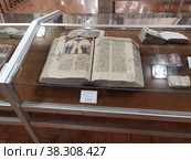 Экспонат Музея Свято спасского монастыря в Эсфахане (Иран) (2022 год). Редакционное фото, фотограф Максим Гулячик / Фотобанк Лори