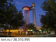 Башня Шухова (Bukhara Tower) в вечерних сумерках. Бухара, Узбекистан (2022 год). Редакционное фото, фотограф Виктор Карасев / Фотобанк Лори