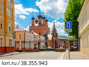 Крутицкое подворье. Солнечный летний день. Москва. Россия (2022 год). Редакционное фото, фотограф E. O. / Фотобанк Лори