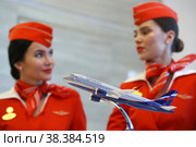 Россия. Санкт-Петербург. Бортпроводники компании Аэрофлот. Участники Петербургского экономического форума.  Russia. Saint-Petersburg. Flight attendants of the company Aeroflot. Participants of the St. Petersburg Economic Forum. (2018 год). Редакционное фото, фотограф Алексей Смышляев / Фотобанк Лори