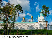 resurrection Cathedral in the new Jerusalem monastery on a Sunny summer day. Tourist attractions in Russia (2019 год). Стоковое фото, фотограф Оксана Медведева / Фотобанк Лори