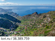 View from the mountains to the Camara de Lobos and Funchal (2012 год). Стоковое фото, фотограф Михаил Аккуратoв / Фотобанк Лори