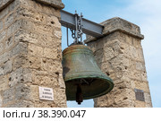 Херсонесский колокол. Херсонес Таврический. Крым (2016 год). Редакционное фото, фотограф Александр Щепин / Фотобанк Лори