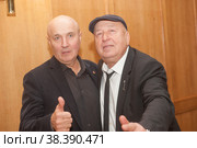 Николай Лукинский, российский артист разговорного жанра и Пеленягрэ Виктор Иванович, российский поэт и драматург (2022 год). Редакционное фото, фотограф Малышев Андрей / Фотобанк Лори