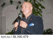 Выступает Николай Лукинский, российский артист разговорного жанра, юморист, пародист, актёр театра и кино, телеведущий (2022 год). Редакционное фото, фотограф Малышев Андрей / Фотобанк Лори