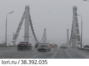 Москва Крымский мост зимой (2021 год). Редакционное фото, фотограф Дмитрий Неумоин / Фотобанк Лори
