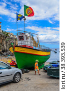 Traditional Madeira Fishing Boat (2012 год). Редакционное фото, фотограф Михаил Аккуратoв / Фотобанк Лори