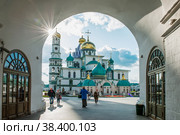 Istra, Russia-August 10, 2019: resurrection Cathedral in the new Jerusalem monastery on a Sunny summer day. Tourist attractions in Russia. Редакционное фото, фотограф Оксана Медведева / Фотобанк Лори