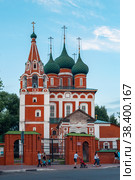YAROSLAVL, RUSSIA - AUGUST 4, 2018: Garrison church of Michael the Archangel in summer evening. Yaroslavl, Golden Ring of Russia. Редакционное фото, фотограф Оксана Медведева / Фотобанк Лори