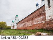 Travel to Russia. Spaso-Yakovlevsky Monastery on a cloudy day. Russia, Rostov Veliky, Yaroslavl region, golden ring. (2017 год). Стоковое фото, фотограф Photojuli / Фотобанк Лори