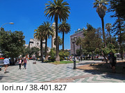 Valparaiso, Chile - 30 Dec 2019. The square in Valparaiso, Pacific coast, Chile. Редакционное фото, фотограф Сергей Стрелков / Фотобанк Лори