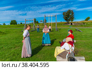 Women in national Karelian costumes on the Kizhi island (2021 год). Редакционное фото, фотограф Михаил Аккуратoв / Фотобанк Лори