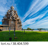 View of the wooden Church of the Transfiguration of the Lord from the side of the cemetery (2021 год). Редакционное фото, фотограф Михаил Аккуратoв / Фотобанк Лори