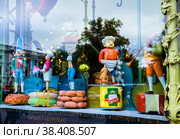 Витрина дома торгового товарищества «Братья Елисеевы» (Елисеевский магазин). Невский проспект. Санкт-Петербург. Россия (2021 год). Редакционное фото, фотограф E. O. / Фотобанк Лори