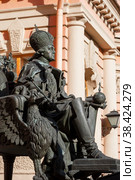 Памятник Павлу I во дворе Михайловского замка. Санкт-Петербург (2012 год). Редакционное фото, фотограф Александр Щепин / Фотобанк Лори
