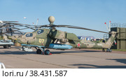 Советский и российский учебно-боевой военный вертолет Миль Ми-28УБ «Ночной охотник» Havoc-B с номером RF-13659 на Международном авиасалоне МАКС-2019 в Жуковском, Россия, вид слева. Редакционное фото, фотограф Малышев Андрей / Фотобанк Лори