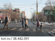 Москвички светофор на пересечении улиц Щербаковской и Ибрагимова зимой (2022 год). Редакционное фото, фотограф Дмитрий Неумоин / Фотобанк Лори