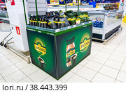 Coffee Jacobs Monarch ready for sale in a superstore (2022 год). Редакционное фото, фотограф FotograFF / Фотобанк Лори
