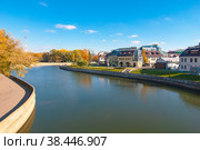 Minsk. Belarus - October 12, 2018: View of the Svisloch River in the center of Minsk. Стоковое фото, фотограф Зобков Юрий / Фотобанк Лори