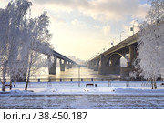 Michael's embankment in winter. Oktyabrsky bridge and metro bridge across the Ob lead to the Gorsky district. Стоковое фото, фотограф ArhSib / Фотобанк Лори
