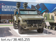 Российский самоходный противотанковый ракетный комплекс «Корнет-ЭМ» на базе шасси «Тайфун-К» на Международном военно-техническом форуме "Армия-2019" , вид спереди-справа. Редакционное фото, фотограф Малышев Андрей / Фотобанк Лори