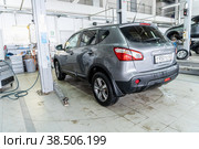 Nissan Qashqai vehicle at the auto repair service station of the official dealer (2022 год). Редакционное фото, фотограф FotograFF / Фотобанк Лори
