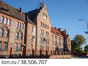Вид на пехотные казармы Пиллау (комплекс зданий штаба гарнизона). Балтийск, Калининградская область (2022 год). Редакционное фото, фотограф Владимир Макеев / Фотобанк Лори