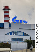 Россия. Сочи. Адлерская ТЭС. Логотип компании Газпром. Russia. Sochi. Adler TPP. Gazprom company logo. (2022 год). Редакционное фото, фотограф Алексей Смышляев / Фотобанк Лори