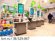 Self-service checkouts at Pyaterochka grocery store (2022 год). Редакционное фото, фотограф FotograFF / Фотобанк Лори