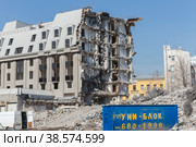 Россия. Санкт-Петербург. Снос гостиницы "Северная корона". Демонтаж отеля "Северная корона" на набережной реки Карповки в Санкт-Петербурге. Russia. Saint-Petersburg. Demolition of the Northern Crown Hotel. Dismantling of the Severnaya Korona Hotel on the Karpovka River embankment in St. Petersburg. (2019 год). Редакционное фото, фотограф Алексей Смышляев / Фотобанк Лори