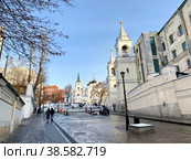 Москва, Иоанно-Предтеченский женский монастырь со стороны улицы Забелина зимой (2022 год). Редакционное фото, фотограф Овчинникова Ирина / Фотобанк Лори