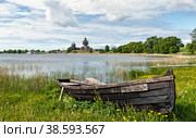 boat on the shore of the lake Museum reserve Kizhi (2015 год). Редакционное фото, фотограф Оксана Медведева / Фотобанк Лори