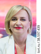 Russia. Saint-Petersburg. XXIII St. Petersburg International Economic Forum 2019. SPIEF 2019 participants. Yulia Prokhorova, presenter of the RBC TV channel. Россия. Санкт-Петербург. XXIII Петербургский международный экономический форум 2019. Участники ПМЭФ-2019. Юлия Прохорова, ведущая телеканала РБК. Редакционное фото, фотограф Алексей Смышляев / Фотобанк Лори