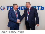 Россия. Санкт-Петербург. Губернатор Волгоградской области Андрей Бочаров и председатель правления и президент ПАО Транснефть Николай Токарев. Russia. Saint-Petersburg. Andrey Bocharov, Governor of the Volgograd Region, and Nikolay Tokarev, Chairman of the Management Board and President of Transneft. Russia. Saint-Petersburg. Nikolay Tokarev, Chairman of the Management Board and President of Transneft, PJSC. (2021 год). Редакционное фото, фотограф Алексей Смышляев / Фотобанк Лори