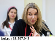 Россия. Санкт-Петербург. Алена Барсова, заместитель председателя комитета по стоматологии и эстетической медицине. Russia. Saint-Petersburg. Alyona Borisovna, Deputy Chairman of the Committee on Dentistry and Aesthetic Medicine. (2021 год). Редакционное фото, фотограф Алексей Смышляев / Фотобанк Лори