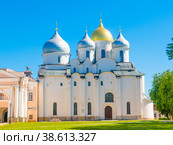 Софийский собор в летний солнечный день. Новгородский кремль (Новгородский детинец). Великий Новгород. Россия (2022 год). Стоковое фото, фотограф E. O. / Фотобанк Лори