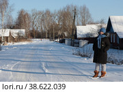 Житель села Творишино на улице Молодёжная (2023 год). Редакционное фото, фотограф Дмитрий Неумоин / Фотобанк Лори