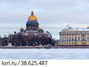 Исаакиевский собор и здание Сената и Синода. Санкт-петербург. (2019 год). Редакционное фото, фотограф Александр Щепин / Фотобанк Лори