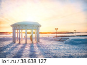 Ротонда на набережной Волги, Никольская улица, город Мышкин, Ярославская область (2023 год). Стоковое фото, фотограф Baturina Yuliya / Фотобанк Лори