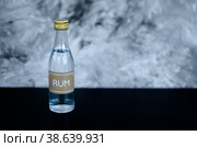 Бутылка Рома монохром. Стоковое фото, фотограф Наталья Гилинская / Фотобанк Лори